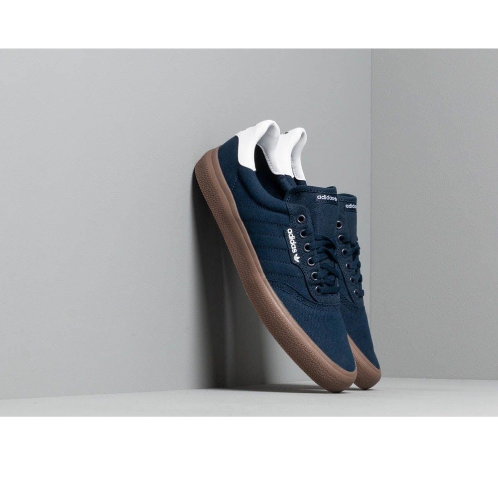 NWOT Adidas skate shoes blue size 6